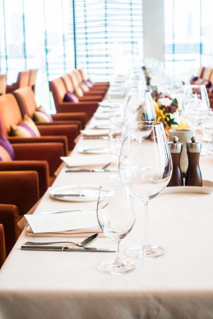Table de reception pour entreprise