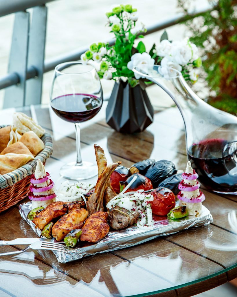Plateau de viande et légumes grillés